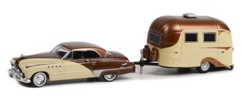 GREEN32260-A - BUICK Roadmaster Hardtop 1949 con rimorchio Airstream della serie HITCH & TOW in blister