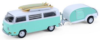 GREEN32330-B - Volkswagen Tipo 2 del 1971 con tavole da surf e roulotte Hitch & Tow, ancora nella confezione blister.