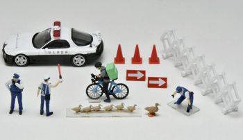 TOM328544 - Scena di polizia 2 con auto della polizia MAZDA RX-7 e accessori