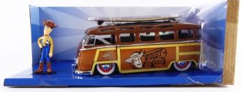 JAD33176 - 1963 VOLKSWAGEN Combi con figura di WOODY