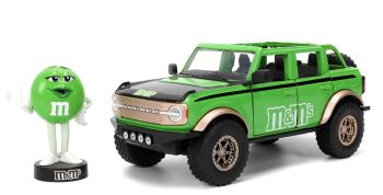 JAD35473 - FORD Bronco 2021 verde con figurina M&M's