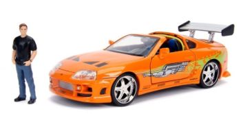 JAD30738 - Toyota Supra arancione del 1995 con figura FAST & FURIOUS