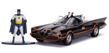 JAD31703 - Classica Batmobile del 1966 con BATMAN