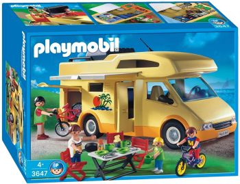 PLAY3647 - Famiglia con auto da campeggio