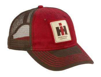 400863 - Berretto marrone e rosso con logo IH dall'aspetto invecchiato.