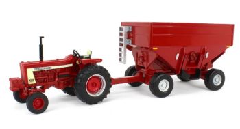 ERT44435 - FARMALL 806 con rimorchio