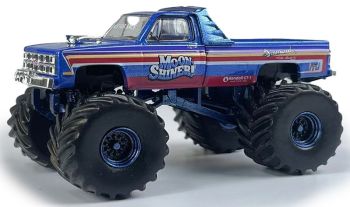 GREEN49160-A - GMC Sierra 2500 1982 Monster truck - MOONSHINER della serie KINGS OF CRUNCH in blister
