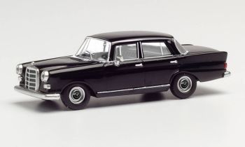 HER420457 - MERCEDES 200 nero