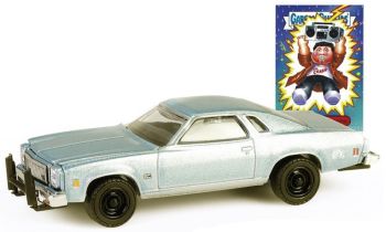 GREEN54110-E - CHEVROLET Chevelle Malibu Classic 1977 blu metallizzato della serie GARBAGEPAILKIDS in blister