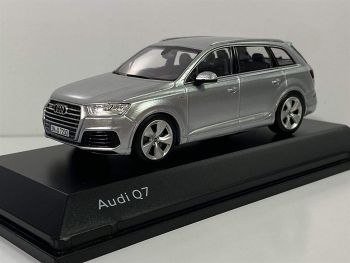 SPA5011407613 - AUDI Q7 2015 argento