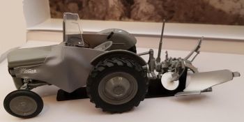 UH5364 - FERGUSON TE 20 con aratro RUMPSTAD