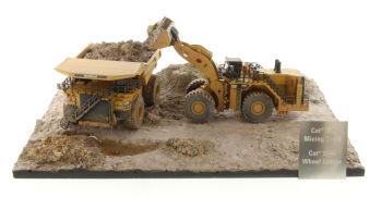 DCM85762 - Set - Pala CATERPILLAR 994K con dumper CATERPILLAR 797