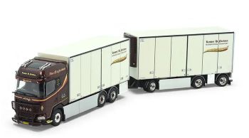 TEK86966 - Autocarro rigido DAF XG+ 6x4 con rimorchio refrigerato a 1+2 assi KASPER H.NIELSEN