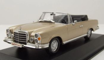 MXC940038130 - Mercedes-Benz 280SE 3.5 Cabriolet del 1970, Oro metallizzato