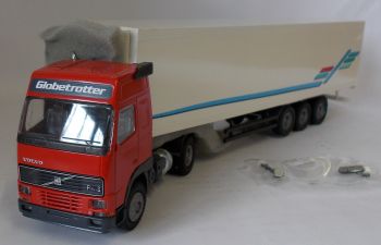 CON4608/07 - VOLVO FH 16 4x2 Globetrotter con semi frigo 3 assi