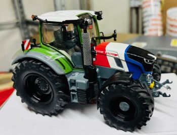 CW0290 - FENDT 728 Vario Blu Bianco Rosso