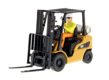 DCM85223 - Carrello elevatore CATERPILLAR P5000 con conducente