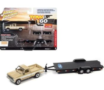JLBT017A-B - Ford Ranger del 1983 con rimorchio portauto della serie TOW & GO, ancora nella sua confezione blister originale.