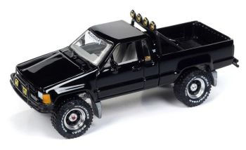 JLPC014-E - Toyota SR5 Pick-Up del 1985, nero, edizione Mystery Matinee, della serie Pop Culture, ancora nella sua confezione originale.
