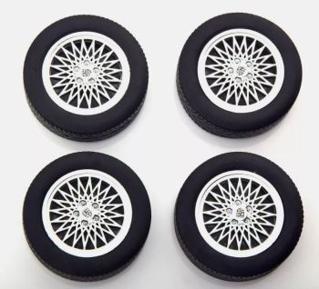 KKSACC026 - 4 Ruote con cerchioni per PORSCHE 924