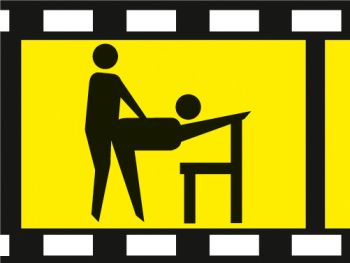 NOC15956 - scena d'amore su una sedia