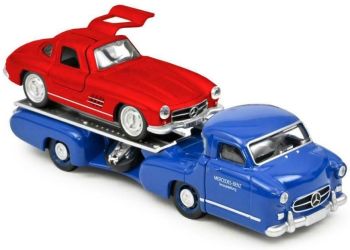 NOREV311002 - Portaauto MERCEDES BENZ Renntransporter con MERCEDES BENZ 300 SL 1955