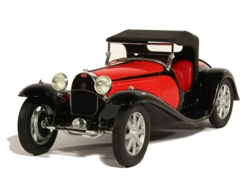 PANTHEON002 - BUGATTI Type 55 Roadster chiusa rossa e nera limitata a 150 esemplari