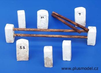 PLS084 - 5 segnalini chilometrici alti 3 cm e 3 staccionate di 30 x 3 cm da assemblare e dipingere per diorama