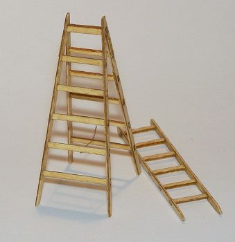 PLS397 - 2 scalette in miniatura da assemblare alte 6 cm