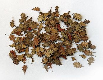 PLS4033 - Foglie di quercia in miniatura marrone da 3 mm per diorama