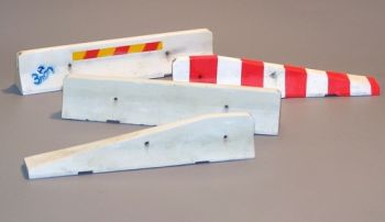 PLS4042 - 4 barriere di sicurezza stradali in miniatura da dipingere per diorama con una lunghezza totale di 32 cm