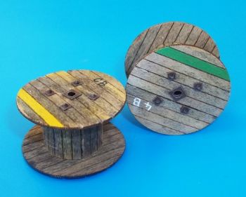 PLS4050 - 2 bobine per cavi vuoti diametro 3 cm miniatura in kit da montare e dipingere per diorama