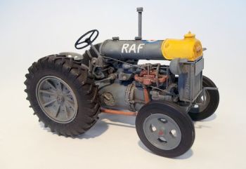 PLS448 - FORDSON N-BIG kit da montare e verniciare