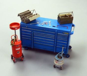 PLS497 - Carrello da officina con vari accessori in miniatura da assemblare e dipingere