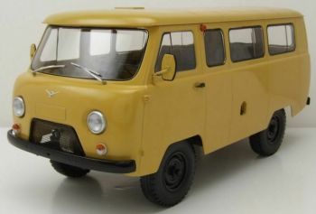 PRXPCL47075 - Minibus UAZ 452 crema