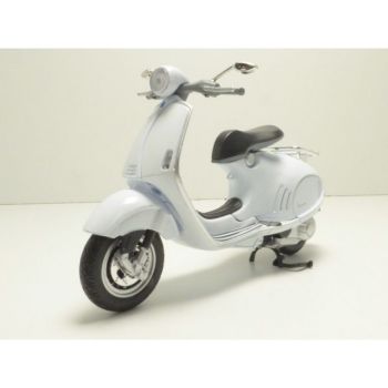 NEW57613-A - VESPA 946 bianca