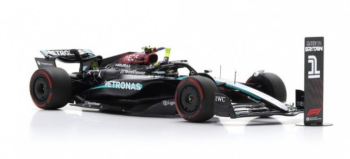 SPA18S999 - MERCEDES-AMG W15 E Performance #44 PETRONAS F1 Team Vincitore GP Inghilterra 2024 L.HAMILTON con bandiera inglese