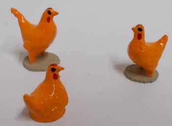 UM205 - Lotto di 2 galline e 1 pollo