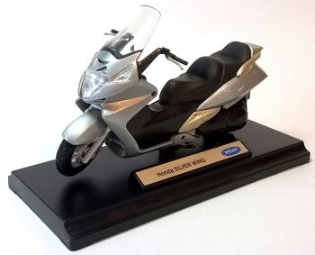 WELH19660PWE - Scooter HONDA Silver Wing grigio